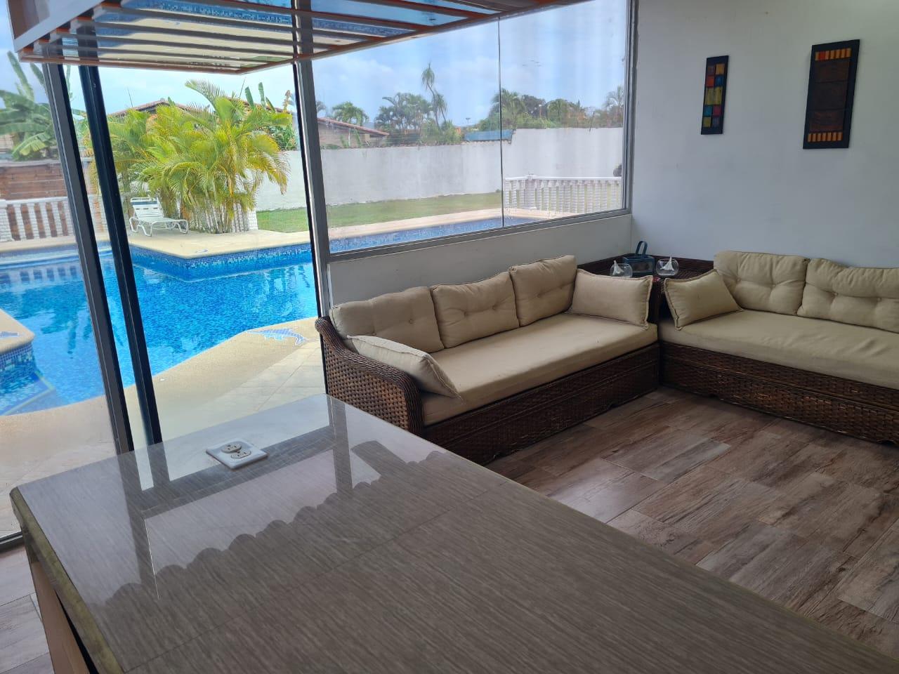 Posada Cocoesmeralda background