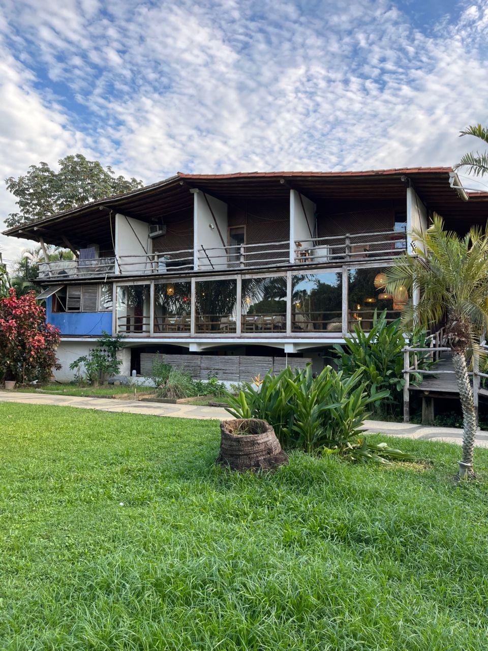 Riochic Posada background