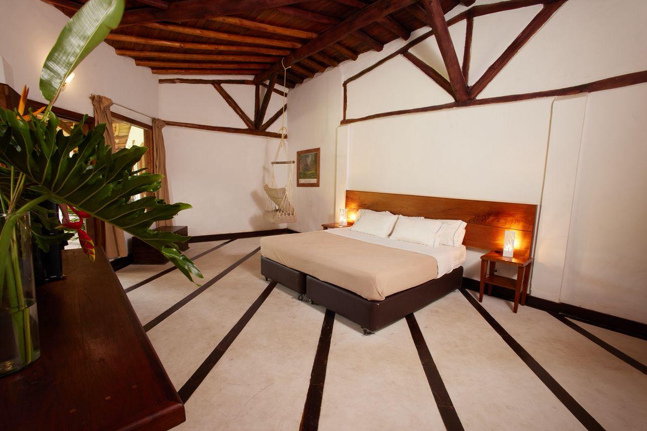 Riochic Posada background