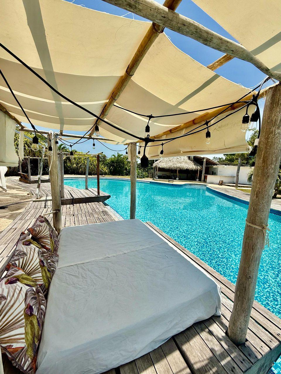 Riochic Posada background