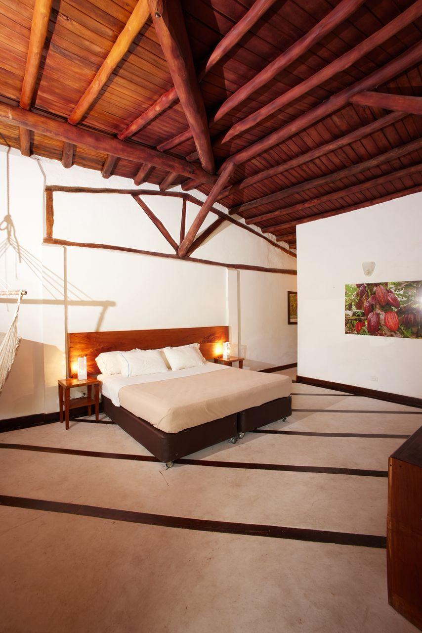 Riochic Posada background