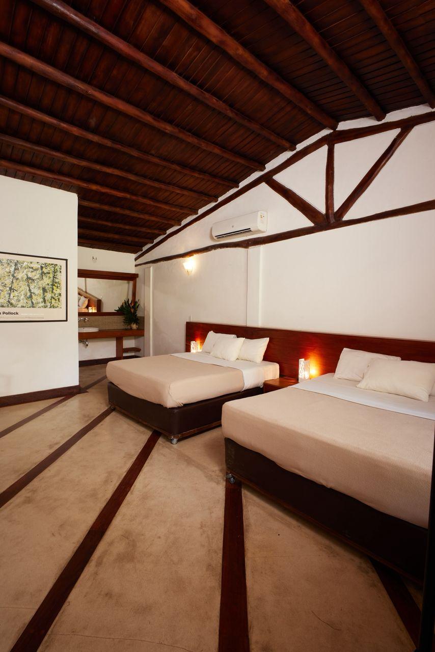 Riochic Posada background