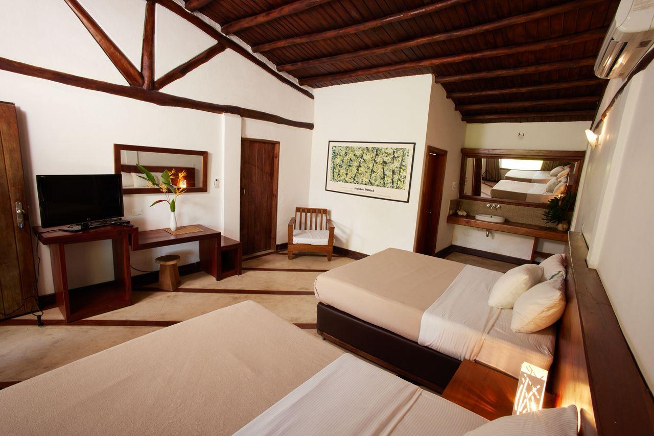 Riochic Posada background