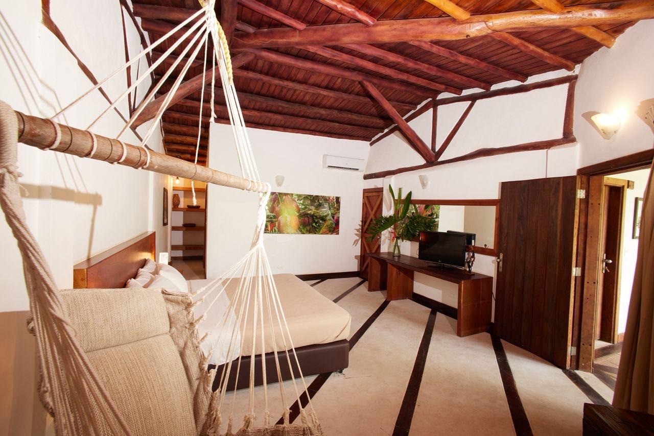 Riochic Posada background