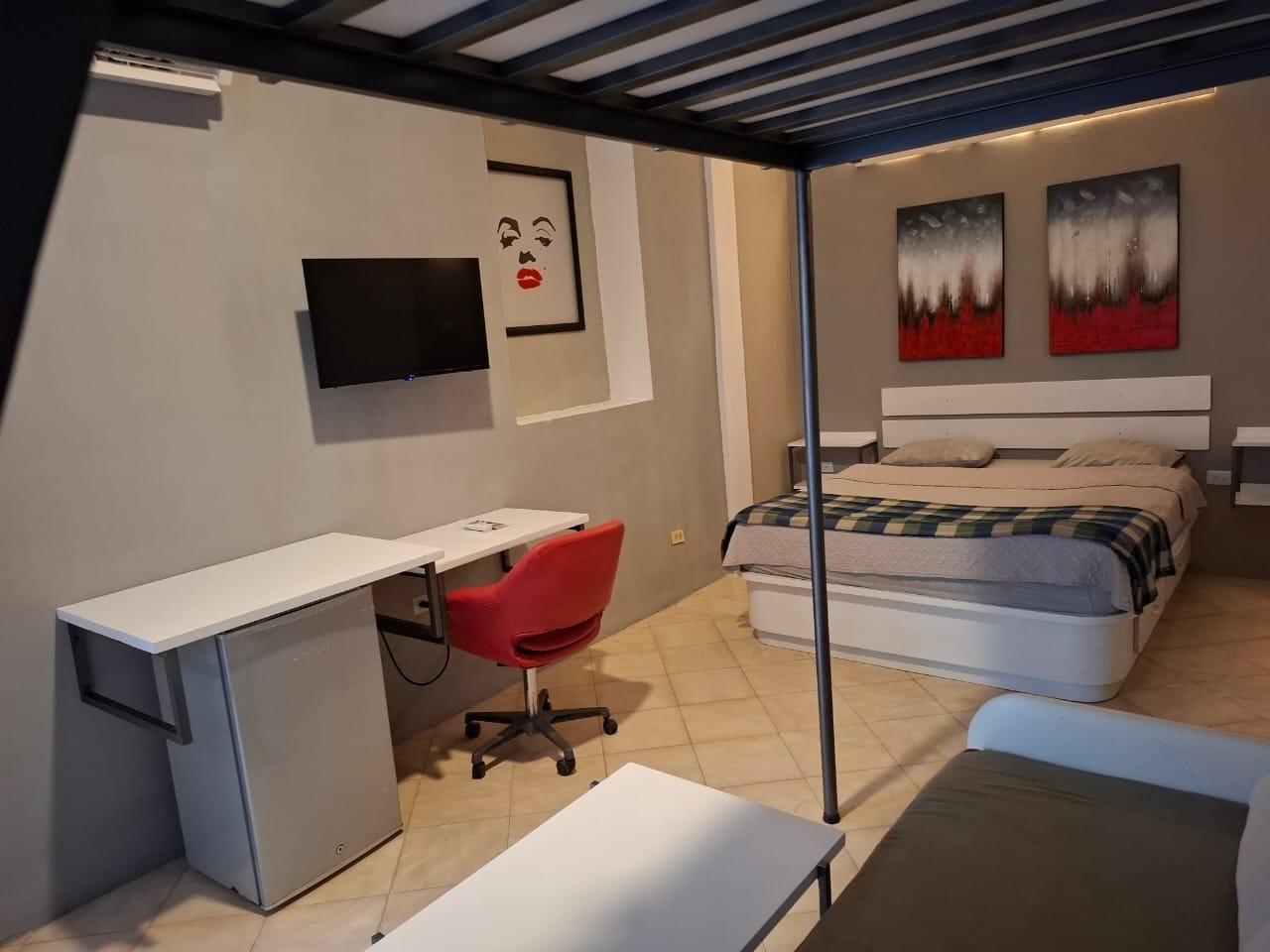 Mamamina Lodge background