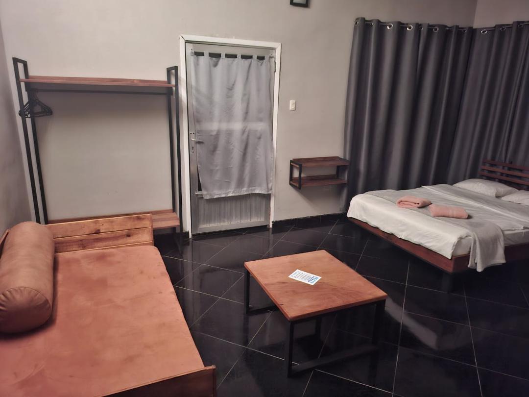 Mamamina Lodge background