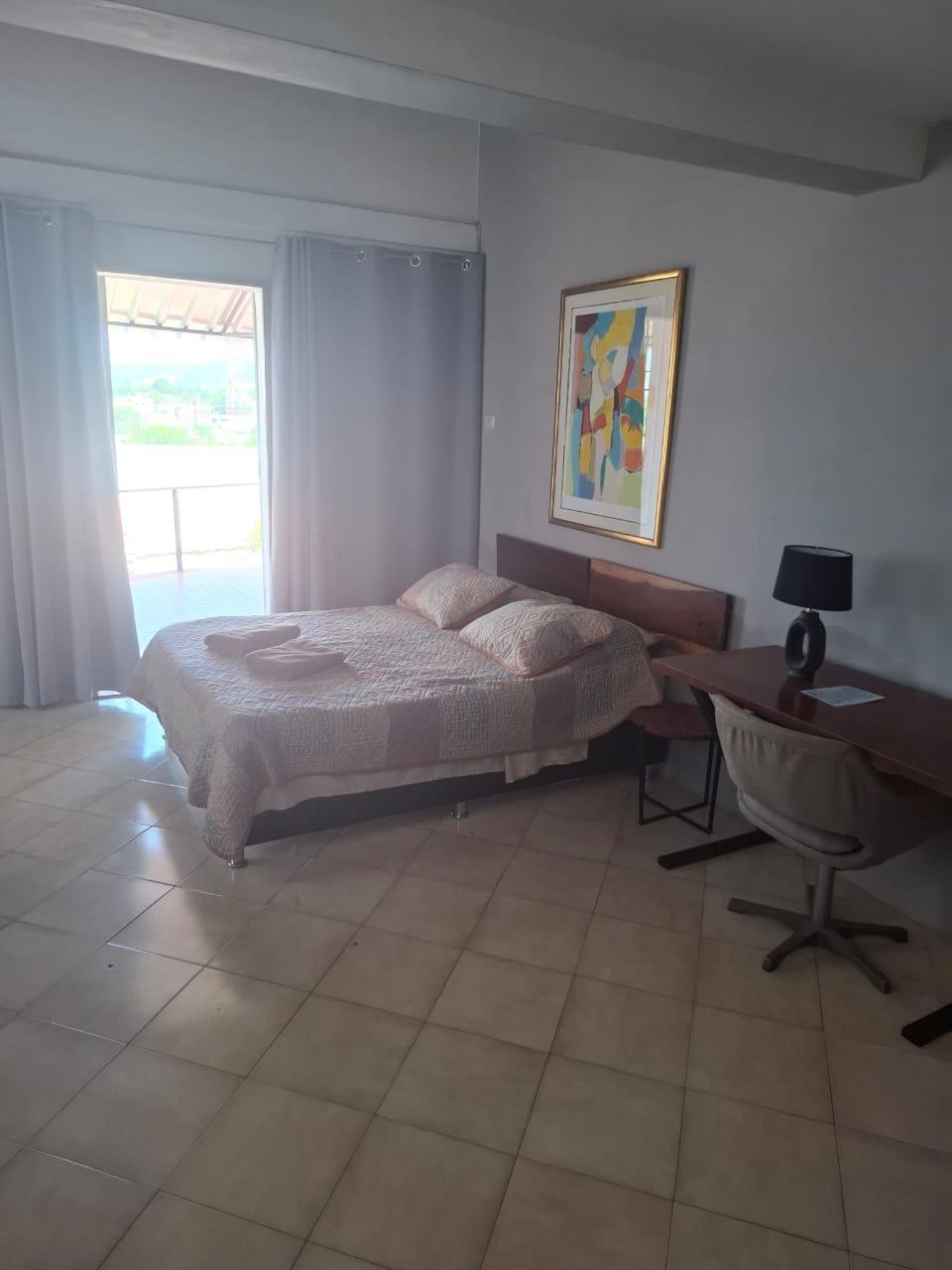 Mamamina Lodge background