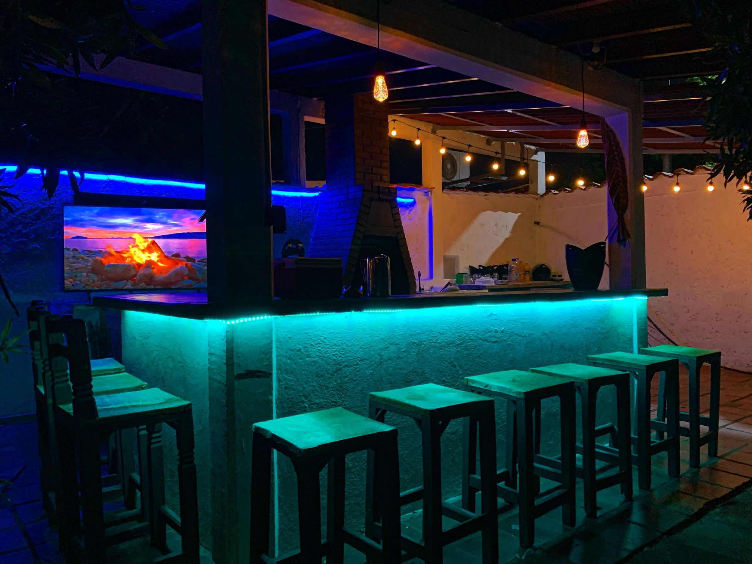 Mamamina Lodge background