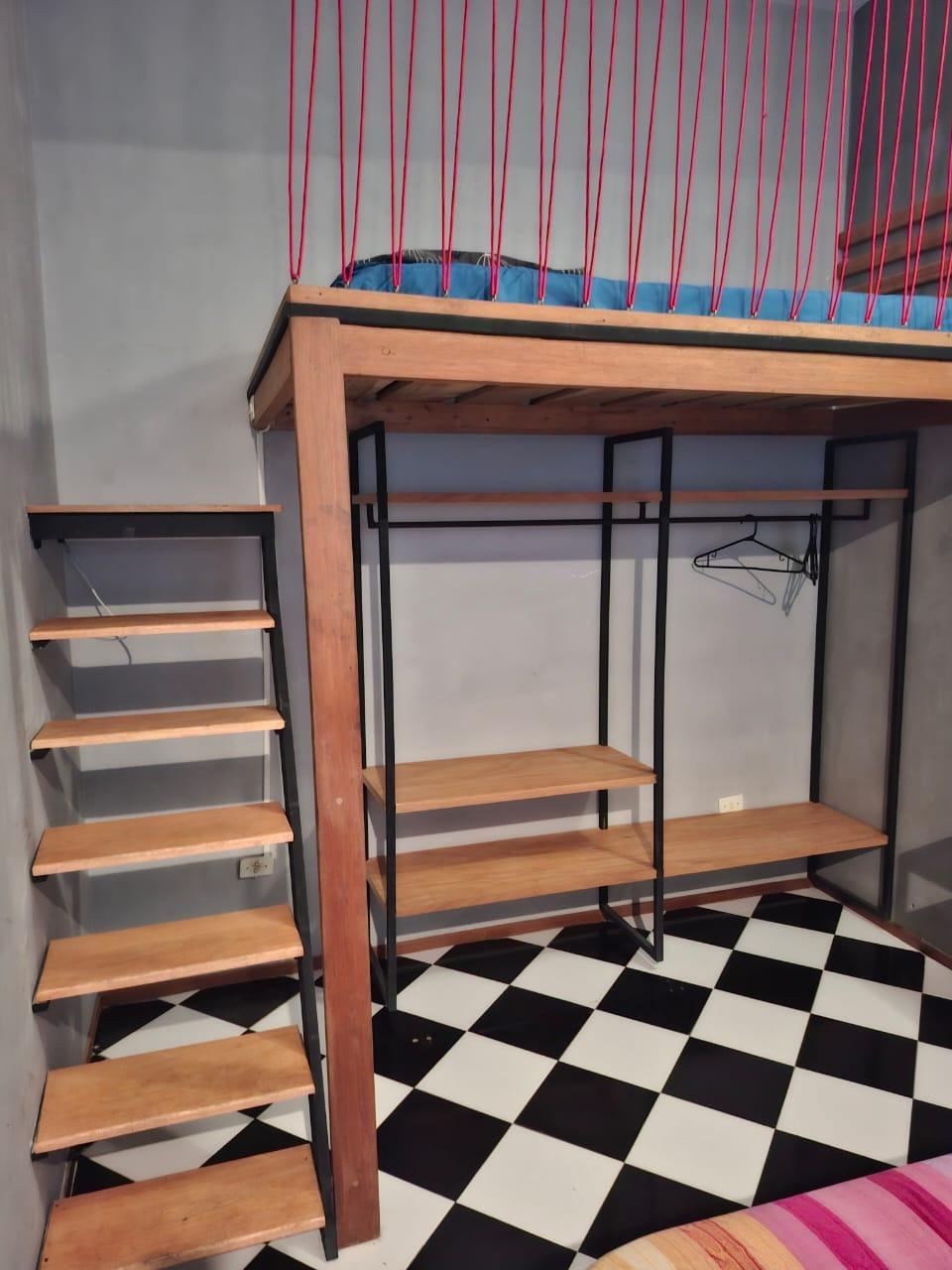 Mamamina Lodge background