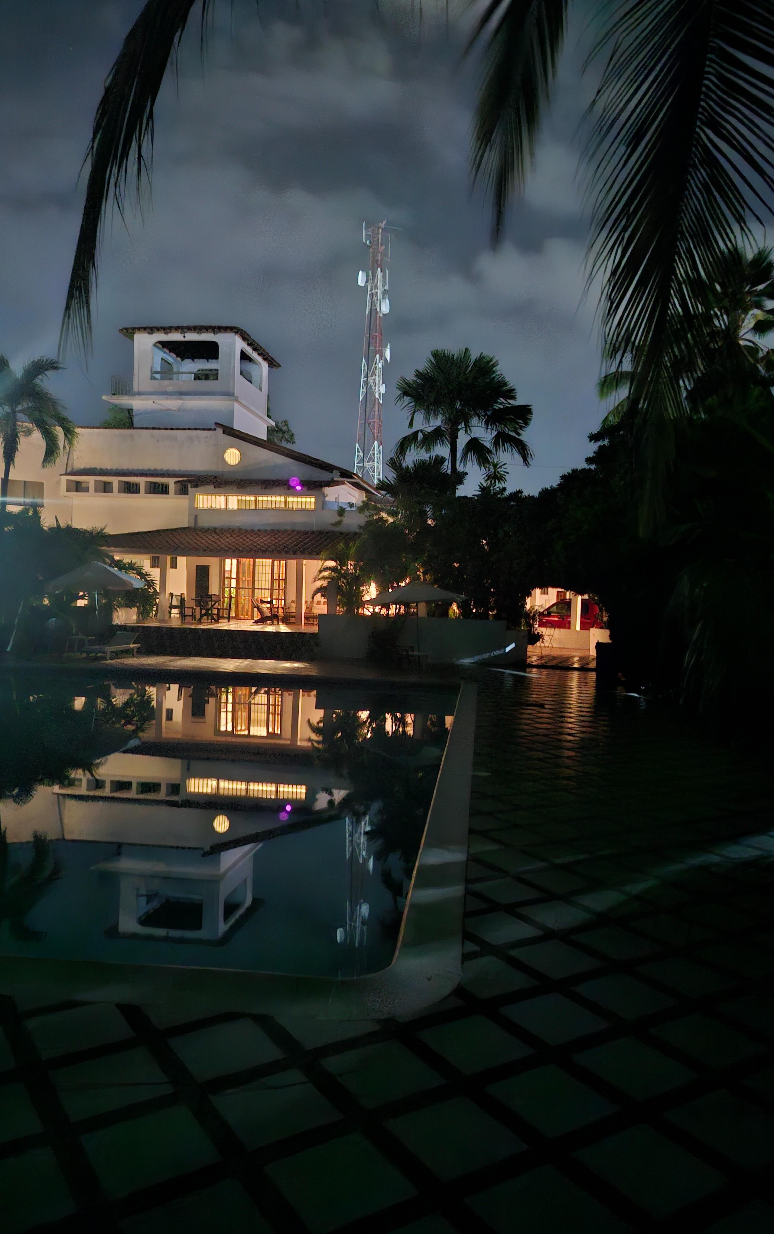 Mamamina Lodge background