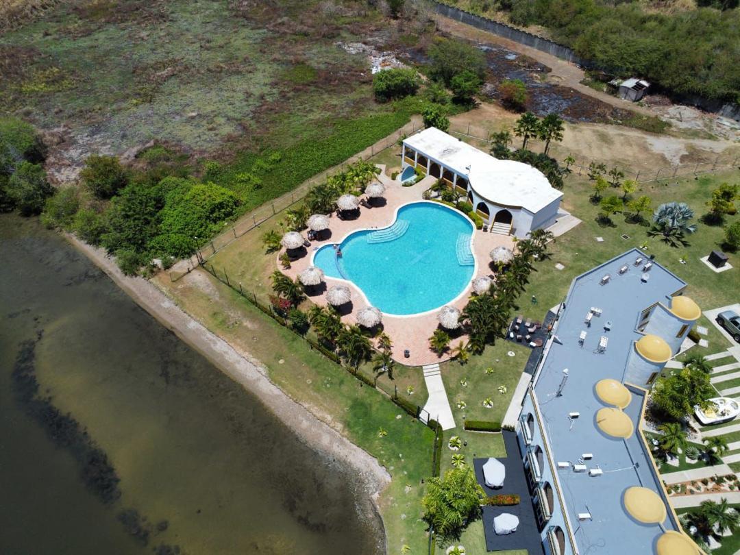 Shaboo Laguna background