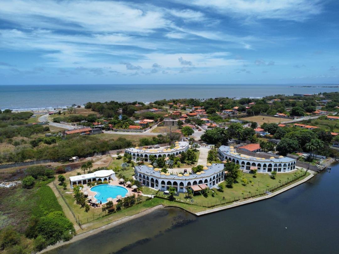 Shaboo Laguna background