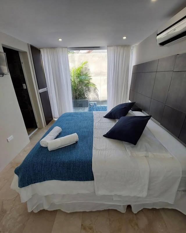 Saint Tropez Hotel background