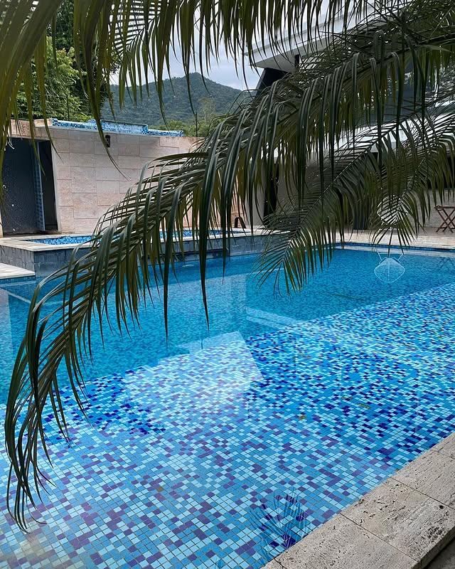 Saint Tropez Hotel background