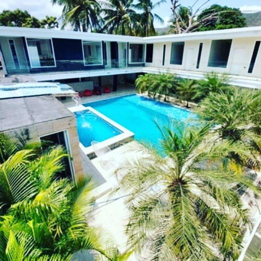 Saint Tropez Hotel background