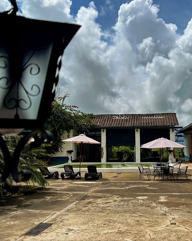 La Barquera Ecoposada background