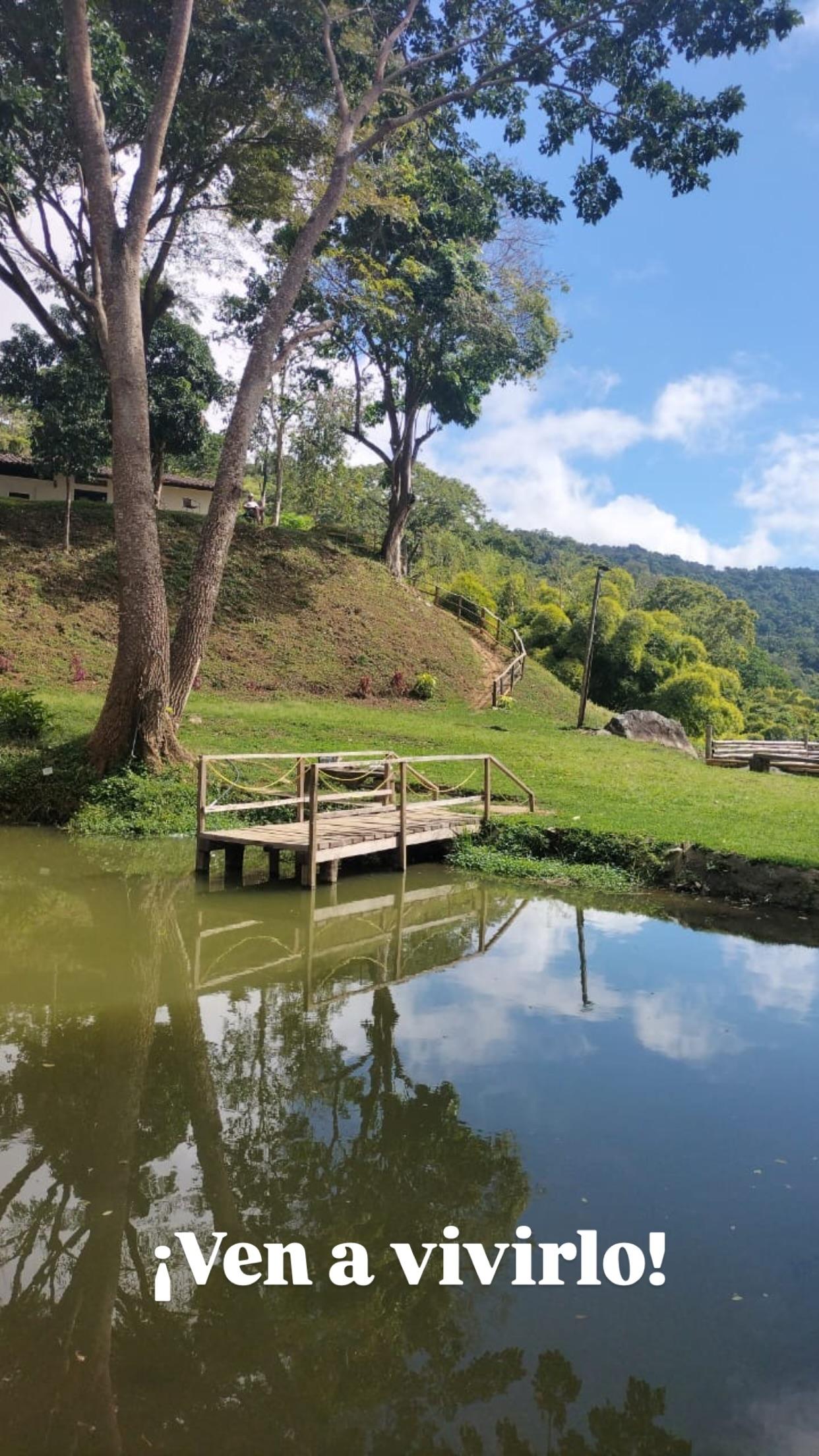 La Barquera Ecoposada background