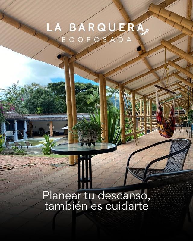 La Barquera Ecoposada background