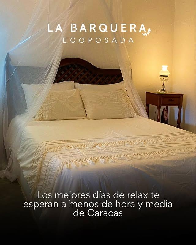 La Barquera Ecoposada background