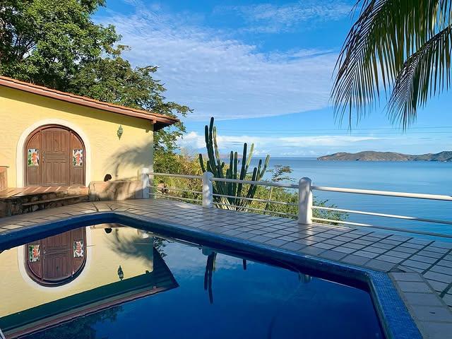 Posada Iguanazul Suites background