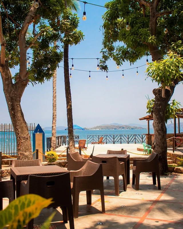 Arapo Lodge background