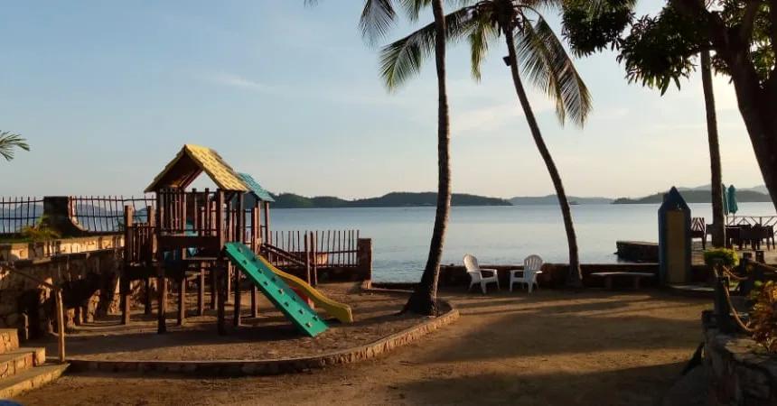 Arapo Lodge background