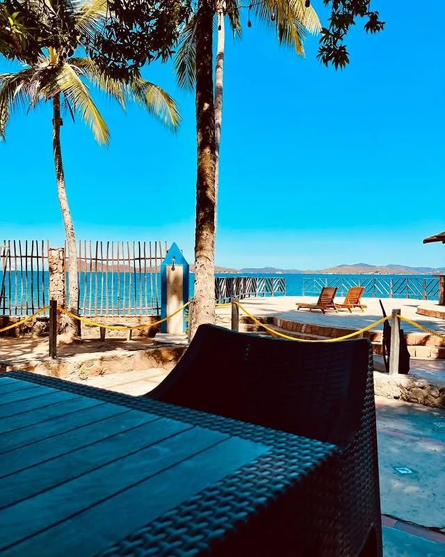 Arapo Lodge background