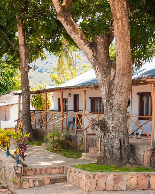 Arapo Lodge background