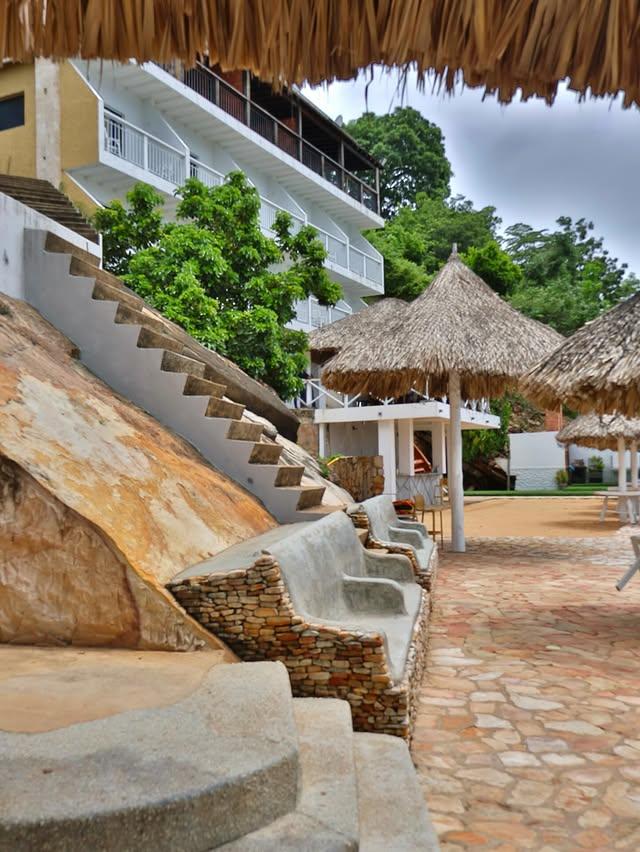 Mochima Lodge background