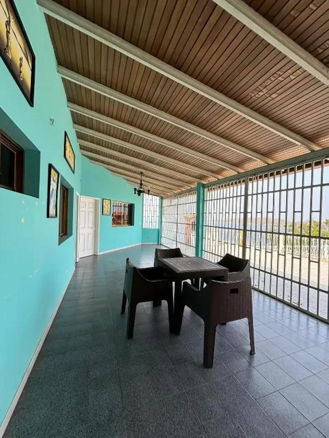 Mochima Inn background