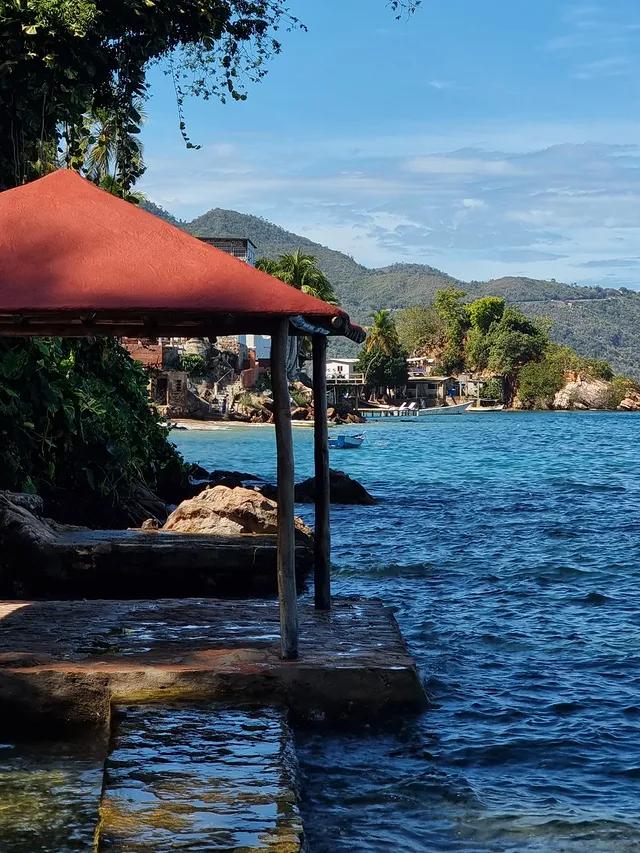 Mochima Inn background