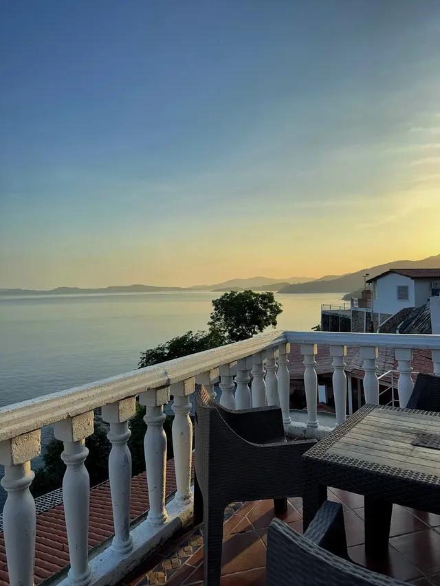 Mochima Inn background