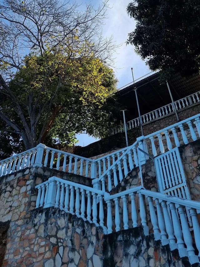 Mochima Inn background