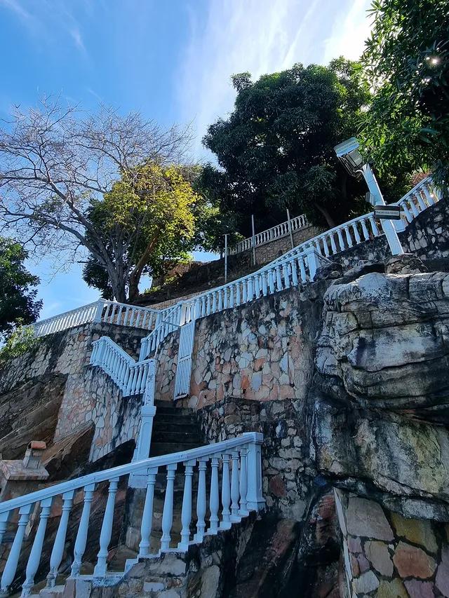 Mochima Inn background