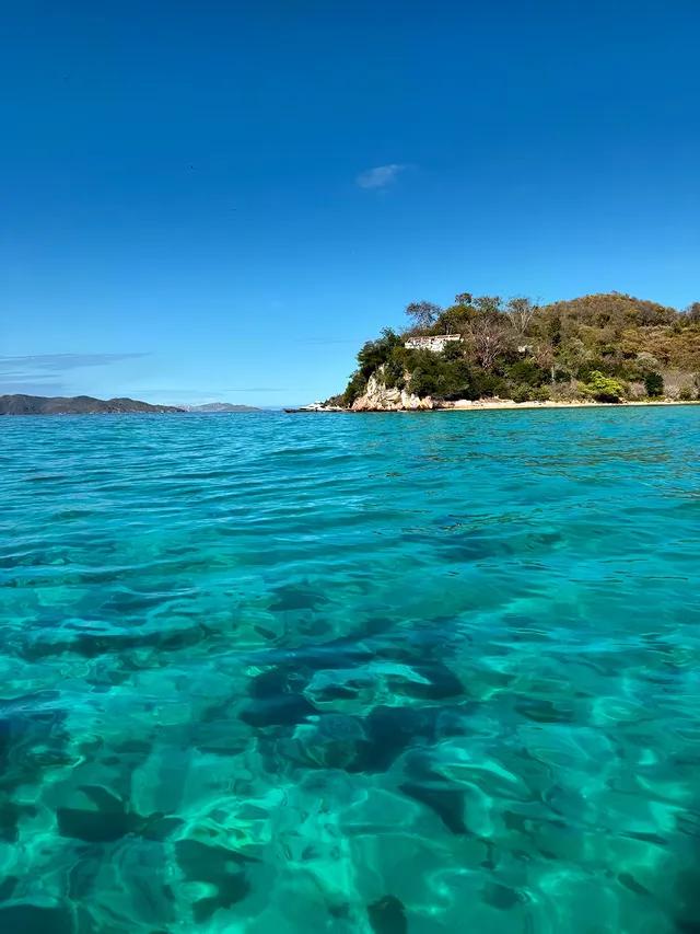 Mochima Inn background