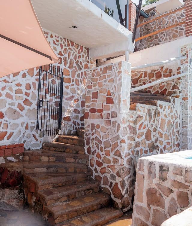 Lunatica Beach background