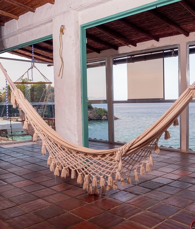 Lunatica Beach background