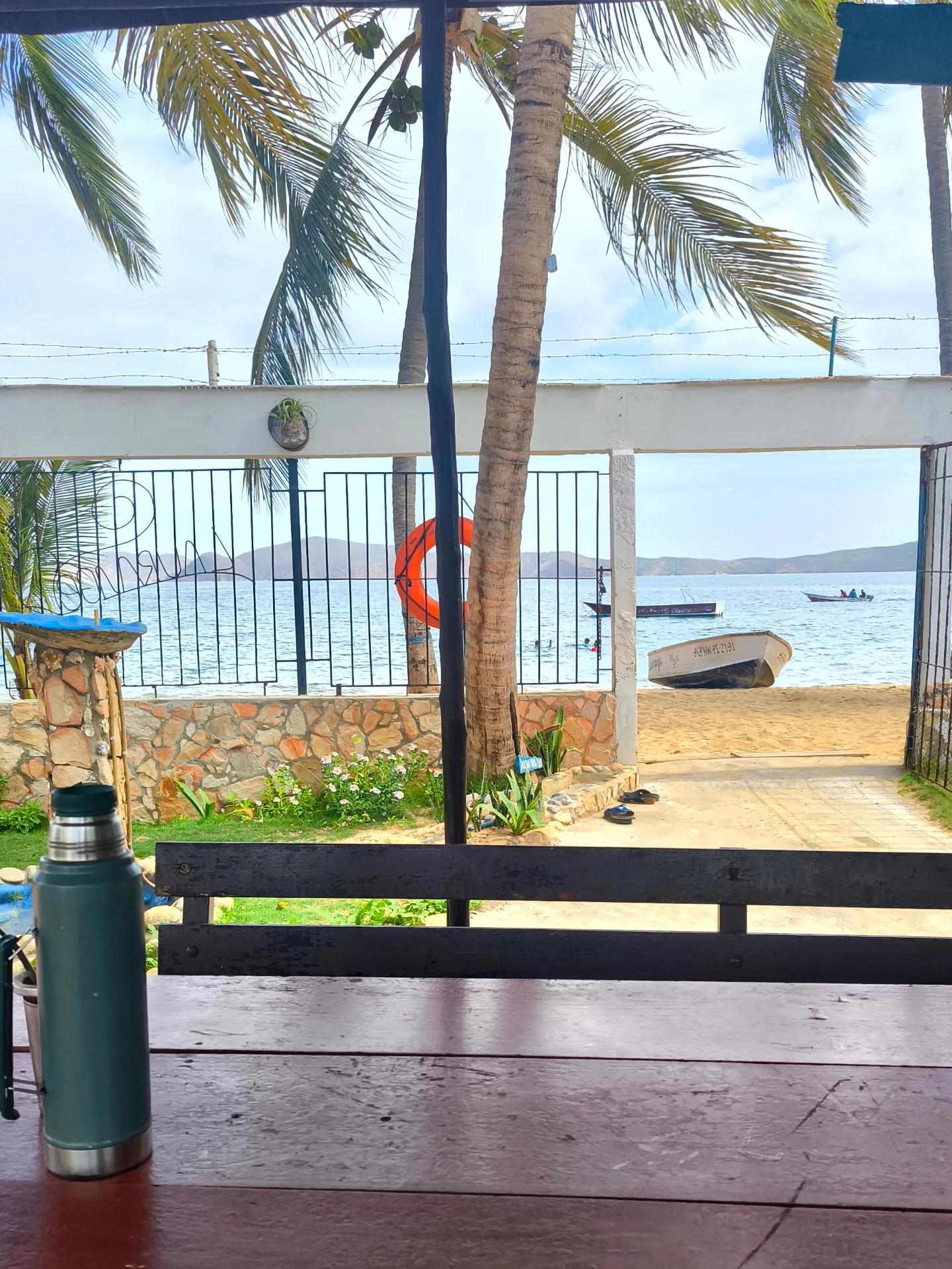 Posada Los 7 Delfines background