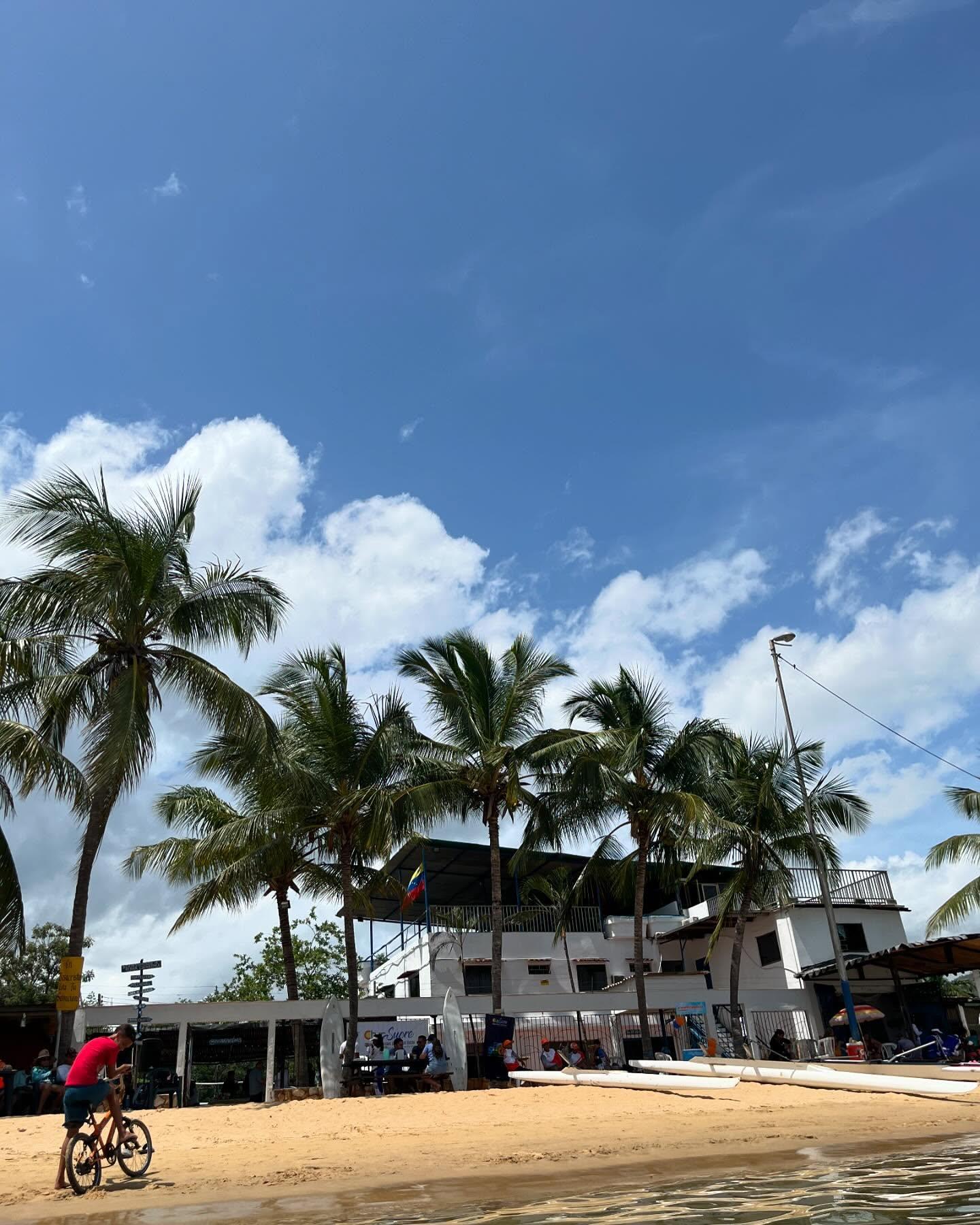 Posada Los 7 Delfines background