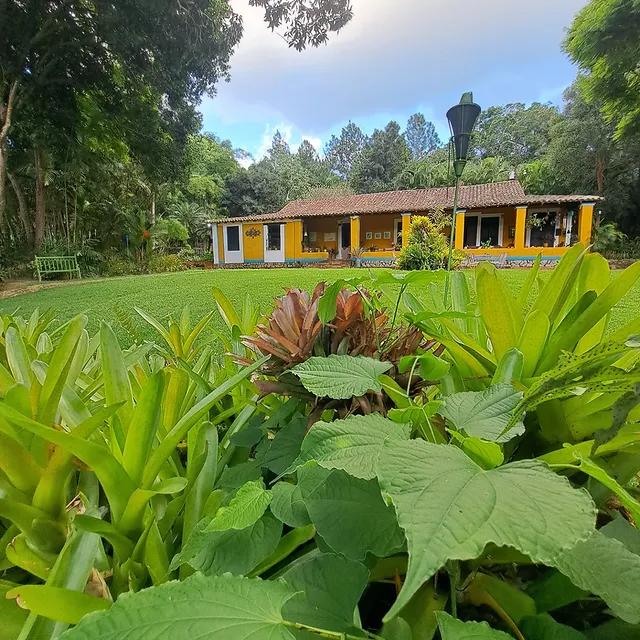 Posada Mocundo background