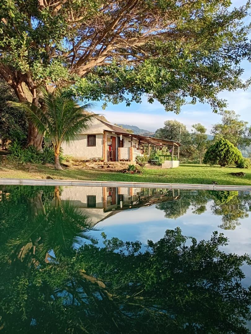 Ziruma Cabaña background