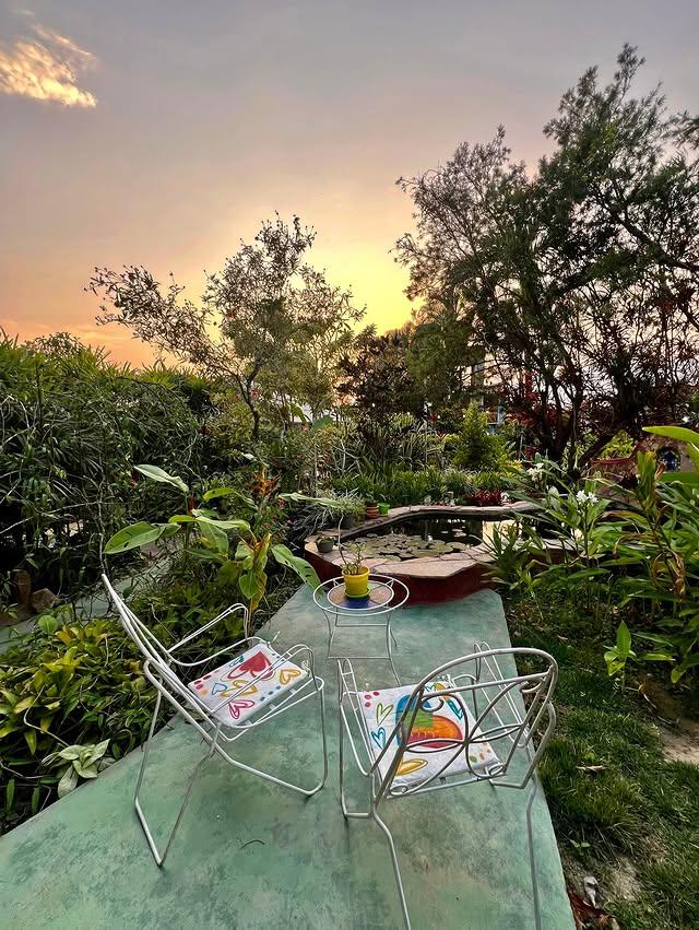 Amarama Posada background