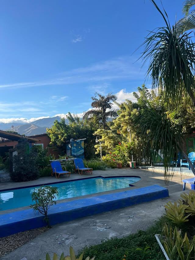 Amarama Posada background