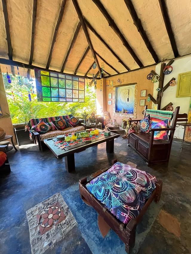 Amarama Posada background