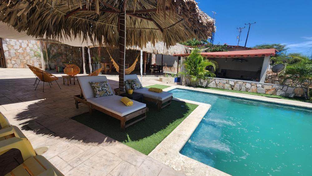 Agua Clara Beach background