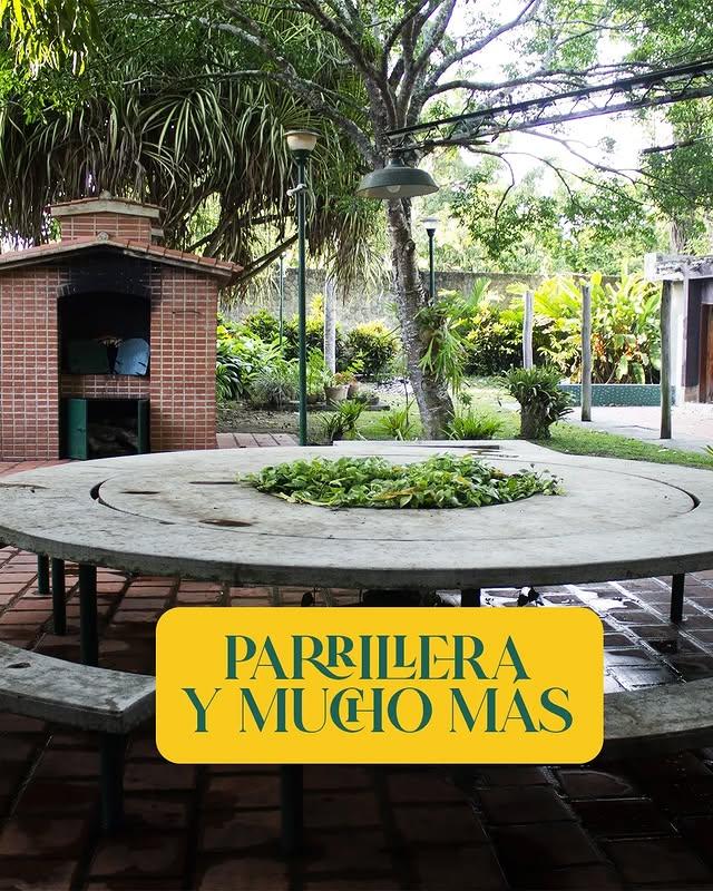 Hotel la Guarida background