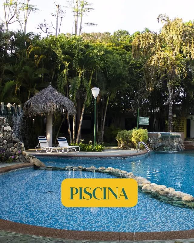 Hotel la Guarida background