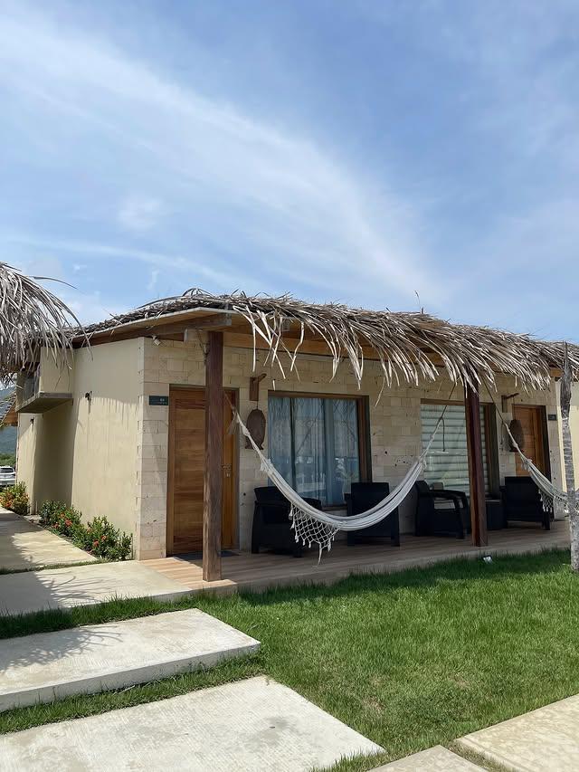 Las Rosas Inn background