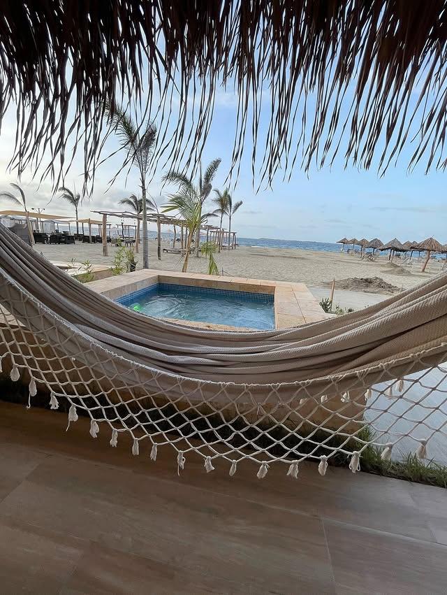 Las Rosas Inn background