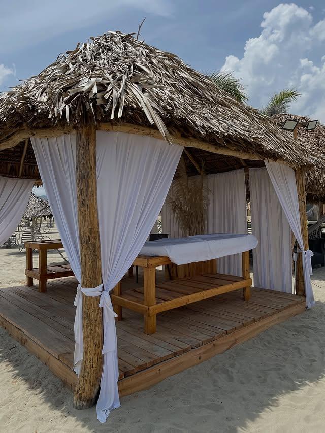 Las Rosas Inn background